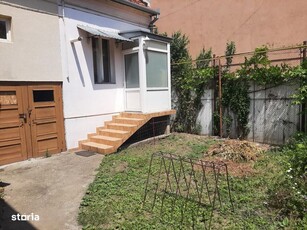 Vand apartament la casa