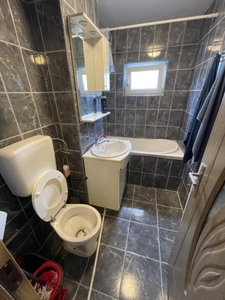 Apartament 3 camere, 67 mp de vanzare CAREI