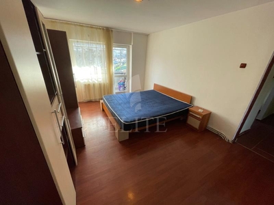 Apartament 3 camere in zona ZORILOR