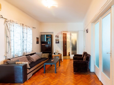 Apartament 3 camere vanzare in bloc de apartamente Bucuresti, Romana