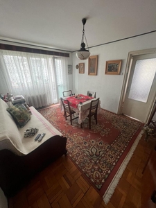 Apartament cu 2 camere, etaj 1/4, zona Podu Ros