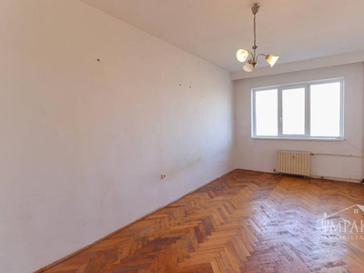 Apartament cu o camere, etaj intermediar, cartier Gruia!