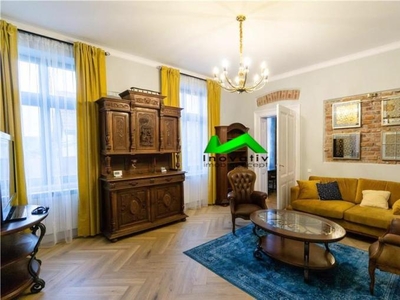 Apartament de lux la casa,3 camere,2 bai,curte,Piata Cluj