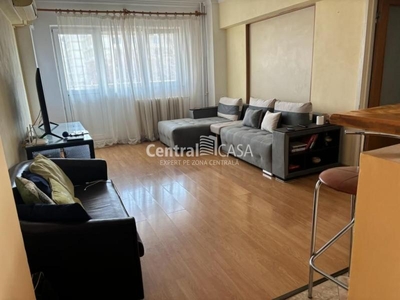 Apartament de vanzare cu 4 camere, Centru