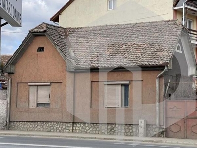 Casa pretabila pt spatiu comercial singur pe curte - Sos Alba Iulia