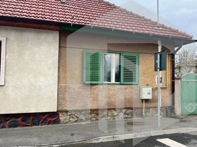 Casa singur pe curte zona Lazaret pret 143.000 euro