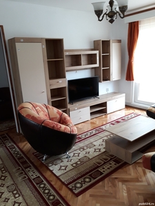 Inchiriez apartament 3 camere, zonă centrală