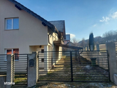 Vand casa in Corunca