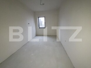 Apartament de vanzare, 3 camere, semidecomandat, bloc nou, zona Pod IRA