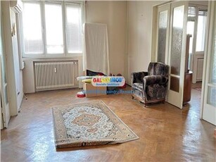 Apartament spatios cu 3 camere de vanzare in Gara de Nord, Bucuresti