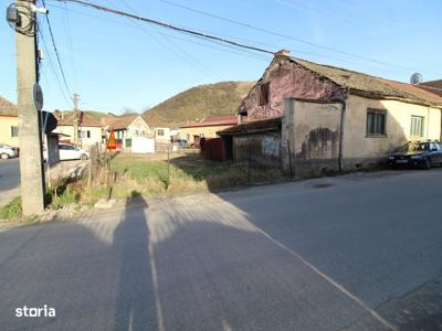 Vând casă în Uroi P+Pod, la 3km de Simeria, teren 450mp