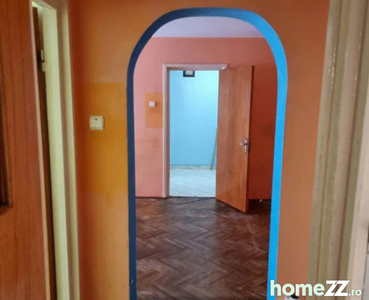 APARTAMENT 2 CAMERE DE VANZARE GORJULUI