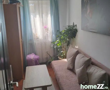 Apartament 3 camere semidecomandat - zona Florilor