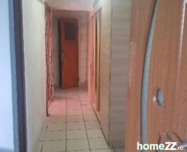 Apartament 4 camere - DECOMANDAT - zona DRUMUL GAZARU