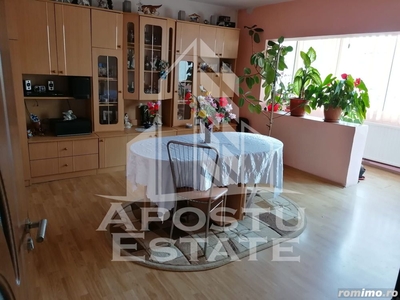 Apartament cu 3 camere, centrala proprie, zona Fabric