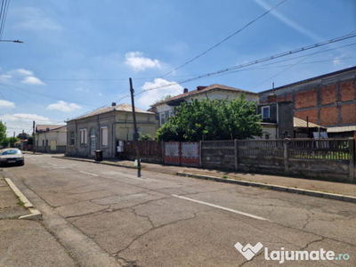 Hasdeu - vila -2 corpuri si Spatiu comercial - teren 562 mp