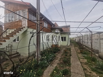 Casa Cosoveni la asfalt utilitati si microcentrala
