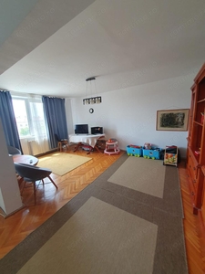 De inchiriat apartament cu 4 camere, zona Punctele Cardinale