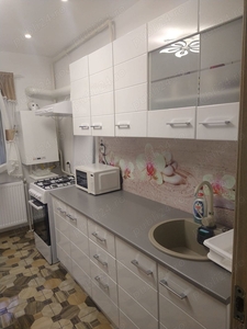 Închiriez apartament