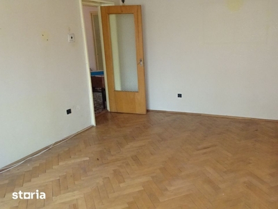 Vand apartament de 3 camere decomandat, Deva, str. Imp. Traian, etaj 1