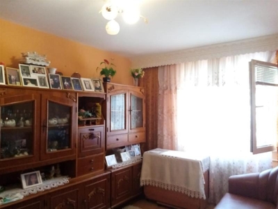 3 camere, et 1. Bacau