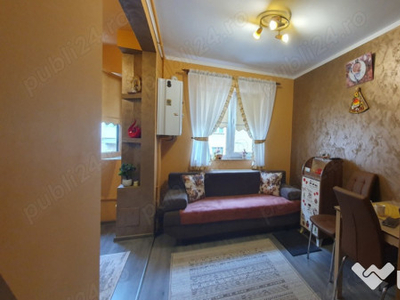 Apartament 3 camere, decomandat - zona Vlahuta