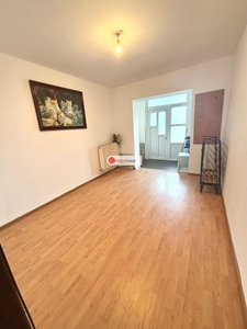 Apartament 4 camere, 2 bai, mobilat si utilat, zona Cetate- Mercur