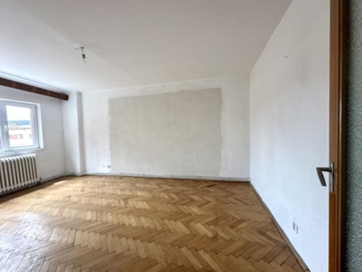 Apartament cu 3 camere, + pod + pivnita, Cetate-Liceul Sportiv