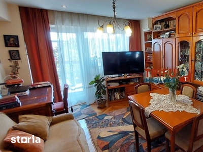 Apartament de vanzare 4 camere Centru bloc cu lift