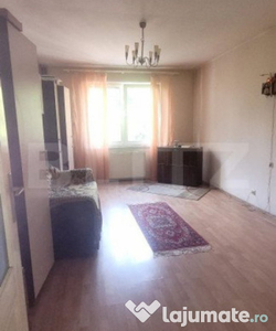 Apartament situat in 7 noiembrie, 2 camere, etaj intermediar