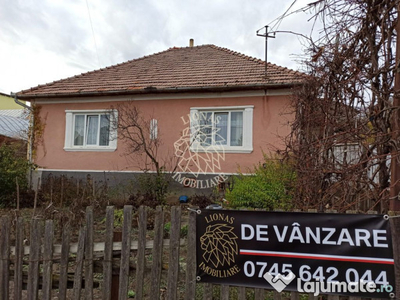 Casa 3 camere-80 mp-teren 1341 mp- grajd/lemnarie-beci 30...