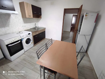 De inchiriat Apartament 3 camere, Ultracentral. Pret inchiriere: 350 Euro/luna.