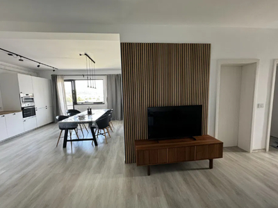 De vanzare Apartament 3 camere, zona Centru Bloc Nou. Pret vanzare: 110000 Euro.