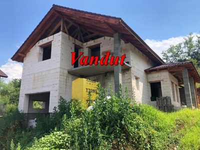 De vanzare Casa la Rosu situata in Valea Popii. Pret vanzare : 110000 Euro.