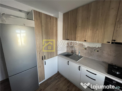 Apartament 2 camere decomandate de închiriat, zona Piata...