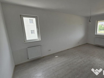 Apartament 2 Camere Dezvoltator Curte 120mp Aparatorii Pa...