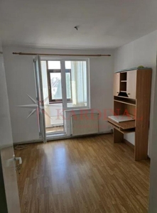 Apartament 3 camere circular Calea Bucuresti etaj intermediar