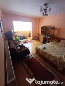 Apartament cu 2 camere decomandat pe Valea Prahovei