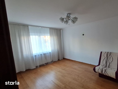 Apartament cu 4 camere decomandat et. 1 zona Moldova