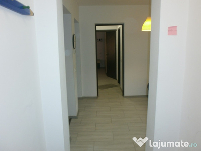 Apartament de închiriat cu 2 camere, in zona Centru.