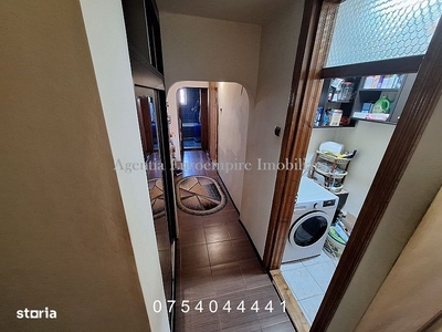 Apartament de vanzare in Constanta, Inel 2 - 3 camere decomandat