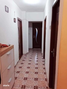 Apartament, 3 camere, decomandat, zona Malu Rosu