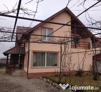 Casa cu 4 camere si 1700 mp teren Brasov, zona de gradina