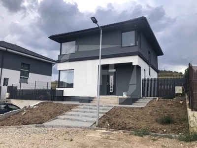 Casa individuala, 5 camere, 3 bai, 695 mp teren