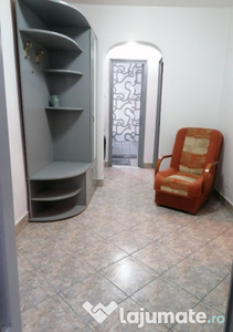 Inchiriez apartament cu 2 camere str. Sabinelor