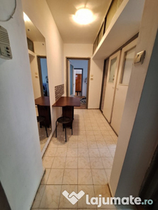 Închiriez apartament cu 3 camere Piata Doina