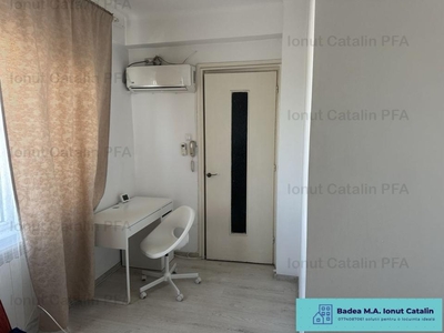 inchiriez apartament piata romana