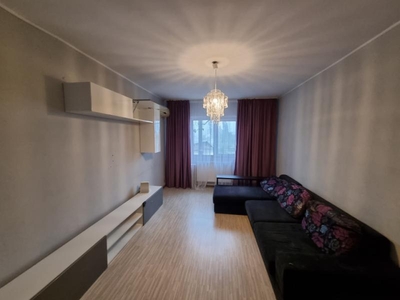 Vanzare apartament 3 camere- decomandat in zona Bariera Bucuresti