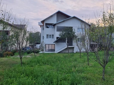 Vanzare casa-vila cu 6 camere si teren 1473 mp, in zona Soimari -Prahova