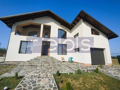 VILA DE VANZARE LA LAC | PERIS 4 CAMERE